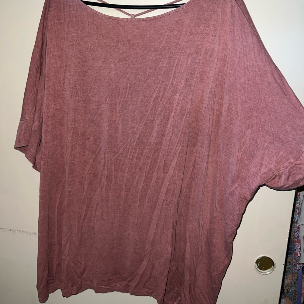 Loose fit shirt with detail on back